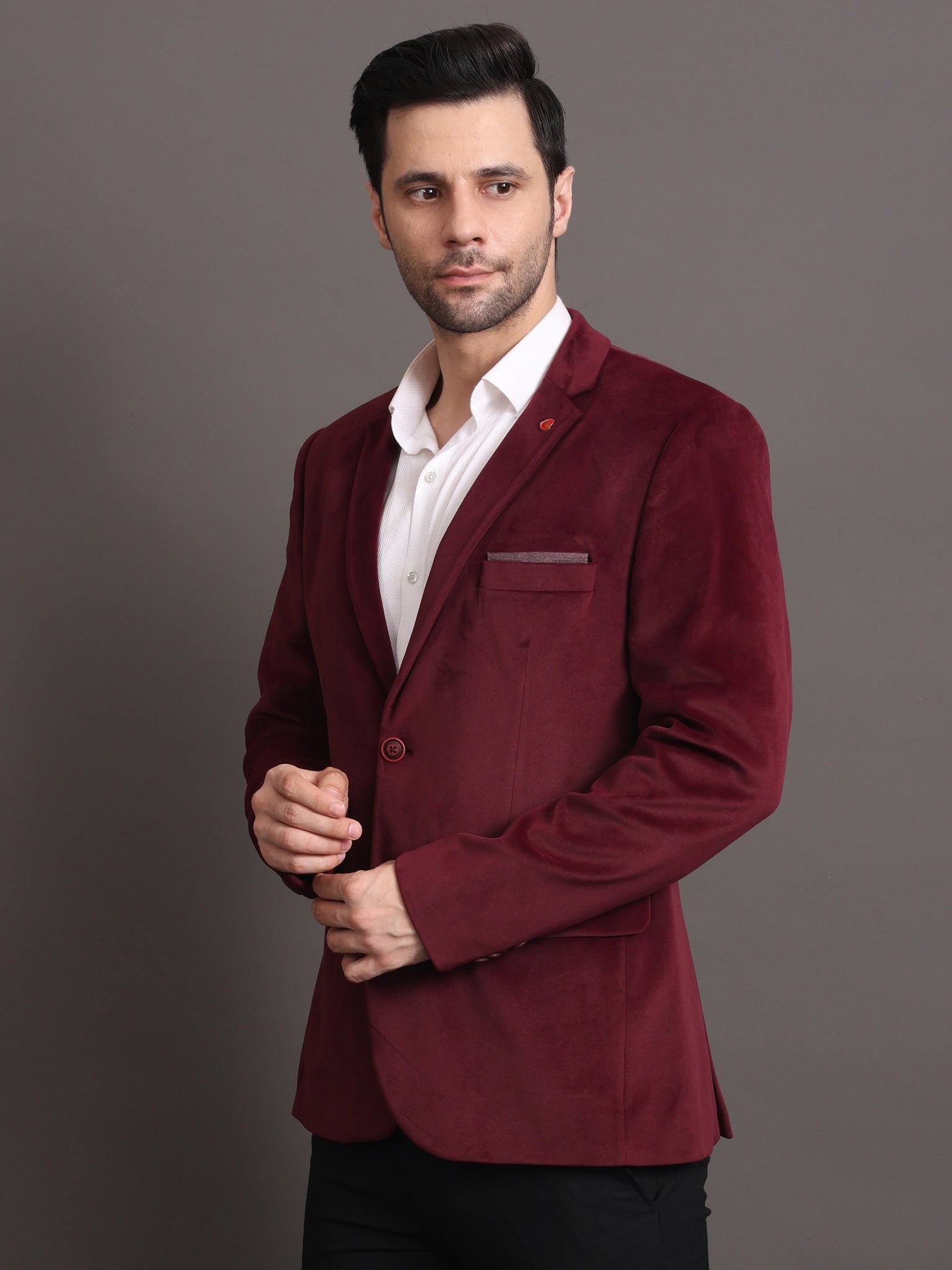 Men's Maroon Solid Velvet Tailored Fit Blazer